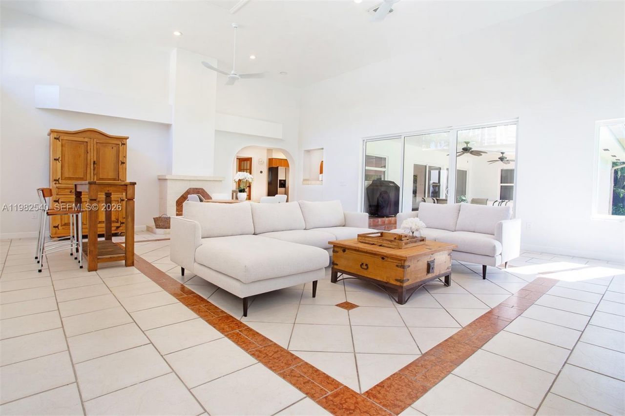 100 SW 26th Rd , Miami, FL 33129 Photo