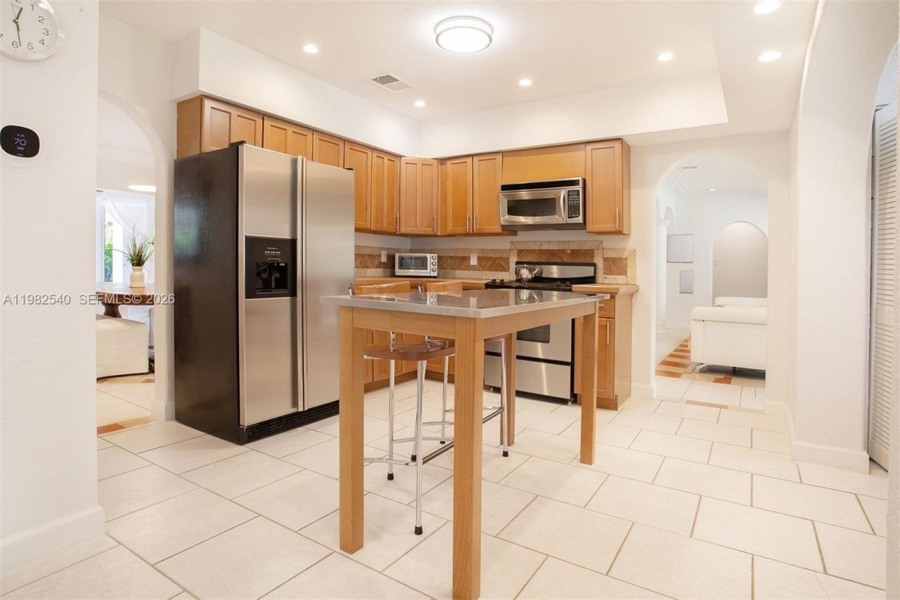 100 SW 26th Rd , Miami, FL 33129 Photo