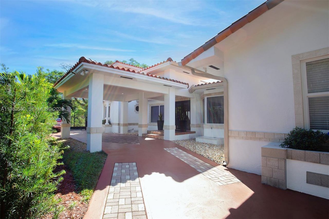 100 SW 26th Rd , Miami, FL 33129 Photo