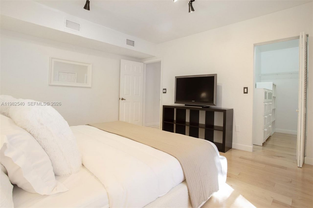 100 SW 26th Rd , Miami, FL 33129 Photo