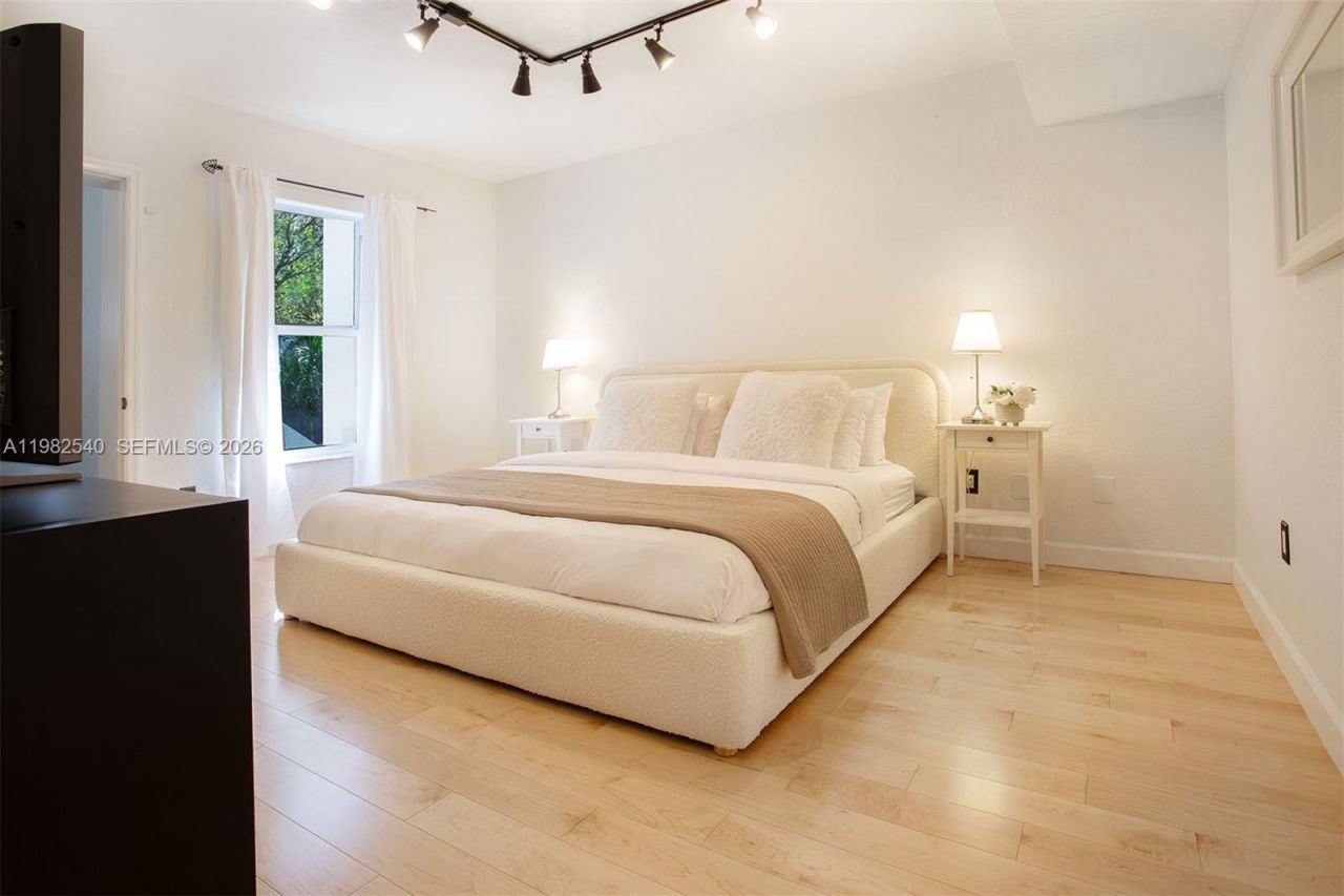 100 SW 26th Rd , Miami, FL 33129 Photo