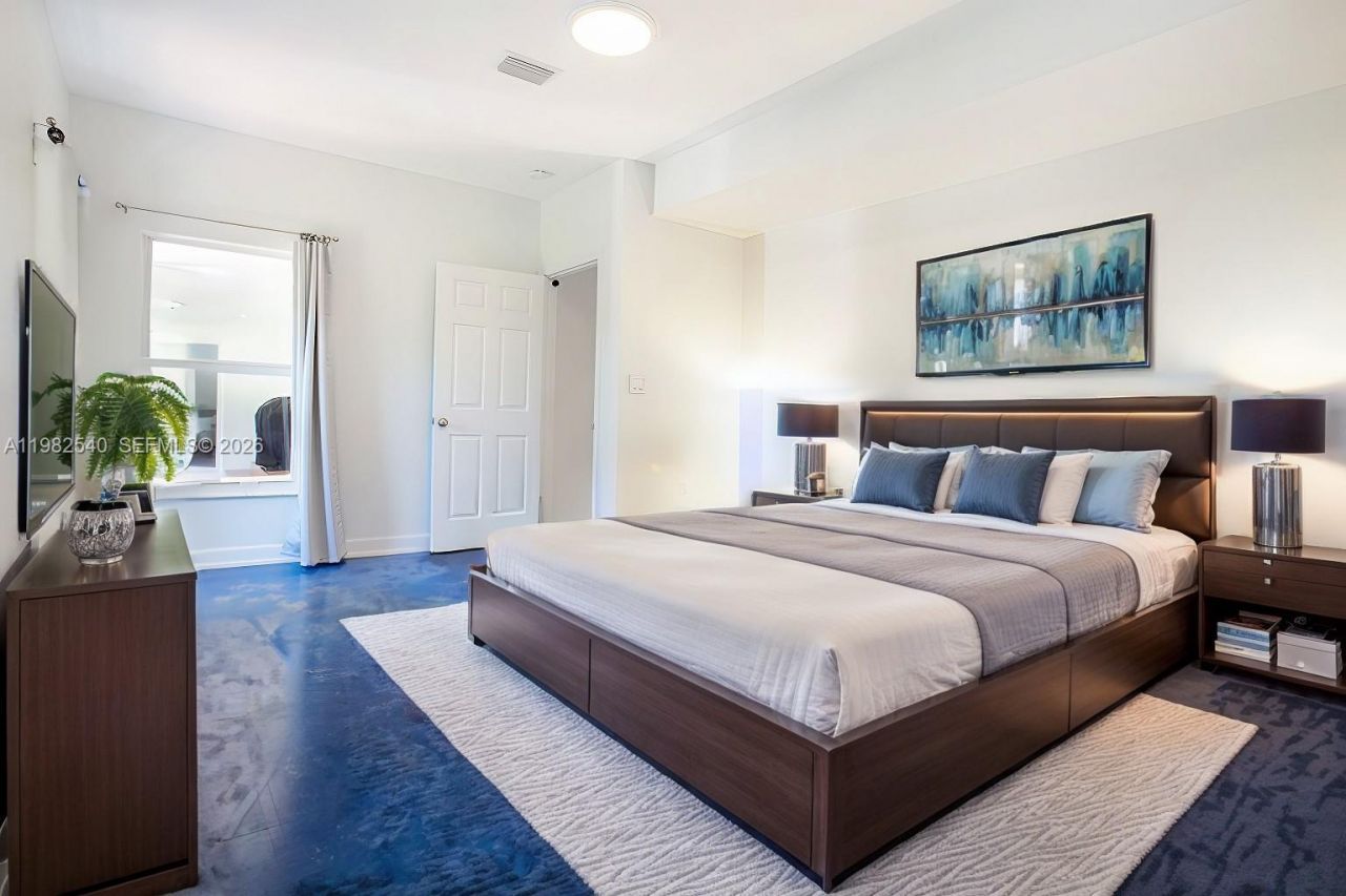 100 SW 26th Rd , Miami, FL 33129 Photo