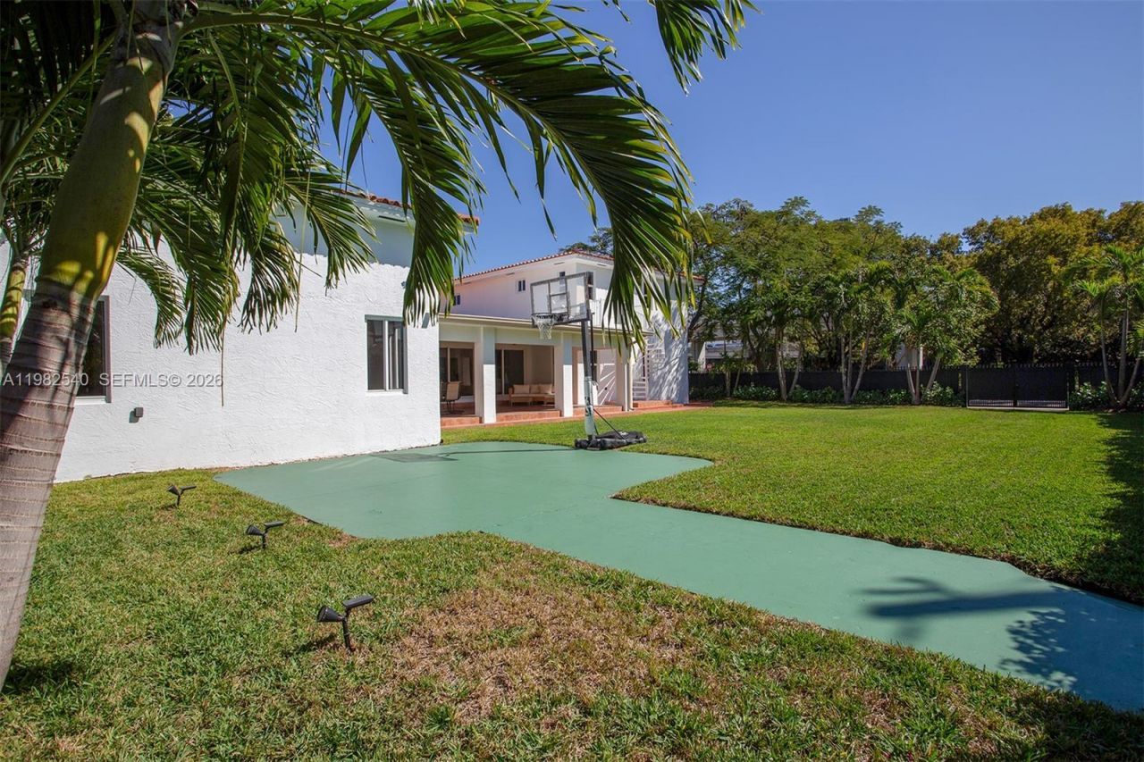 100 SW 26th Rd , Miami, FL 33129 Photo