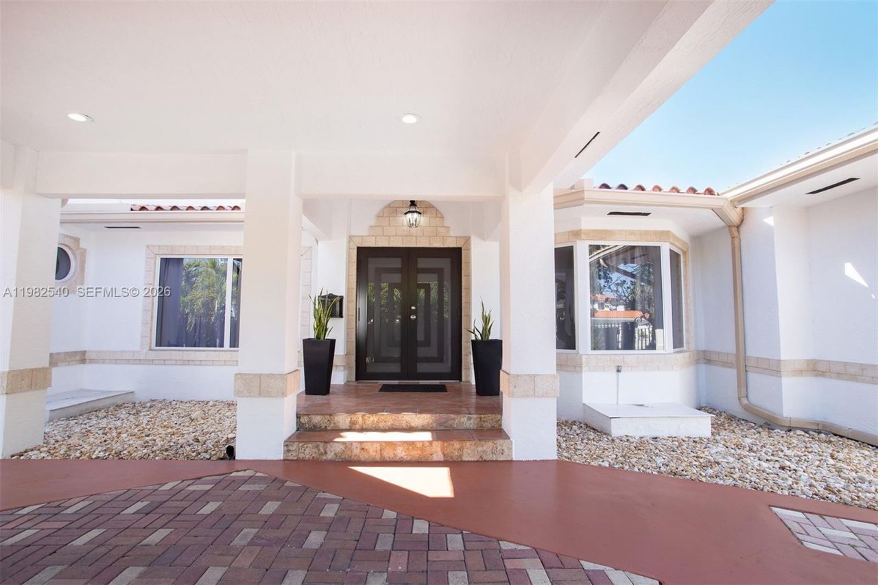 100 SW 26th Rd , Miami, FL 33129 Photo