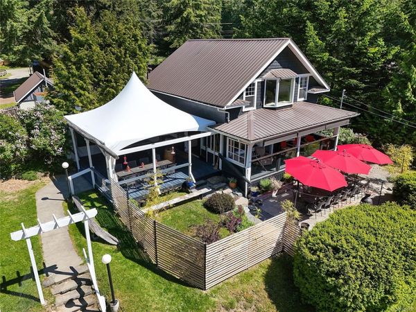 454 Village Bay Rd, Mayne Island, BC V0N 2J2