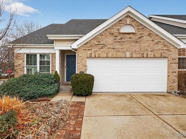 800 Whispering Village Circle, Ballwin, MO 63021