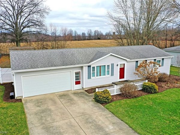 9812 Deltona Drive , New Middletown, OH 44442