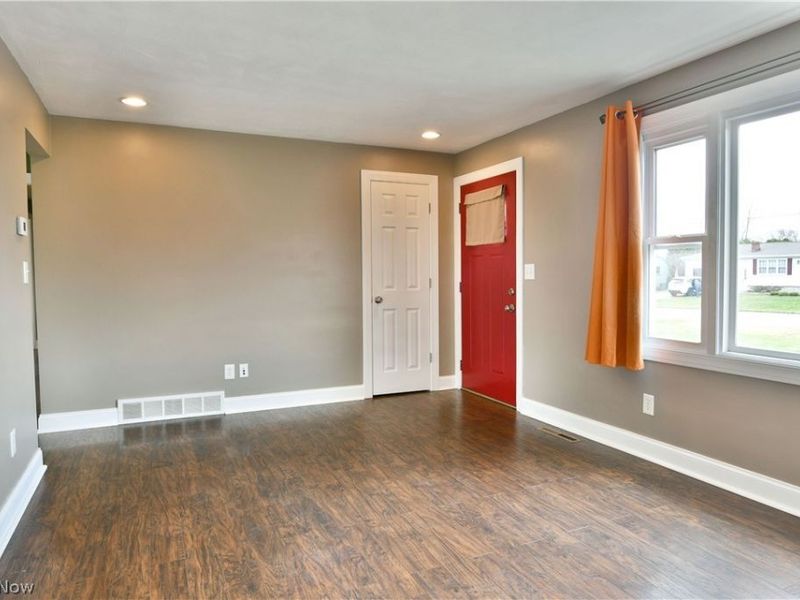 9812 Deltona Drive, New Middletown, OH 44442 Photo 12