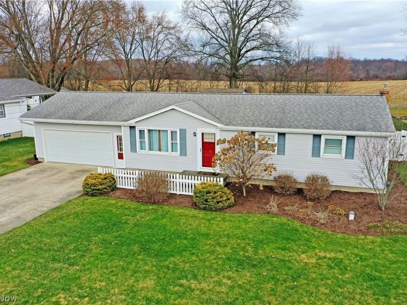 9812 Deltona Drive, New Middletown, OH 44442 Photo 2