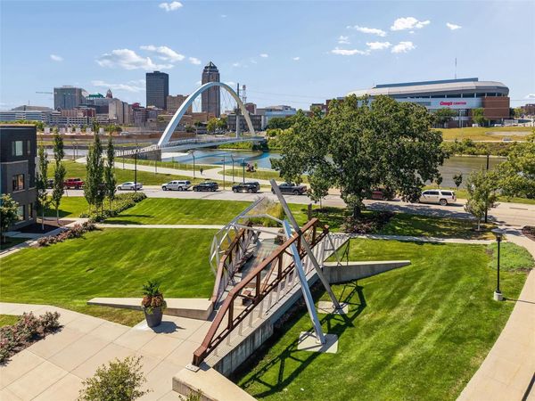 228 E Center Street, Des Moines, IA 50309