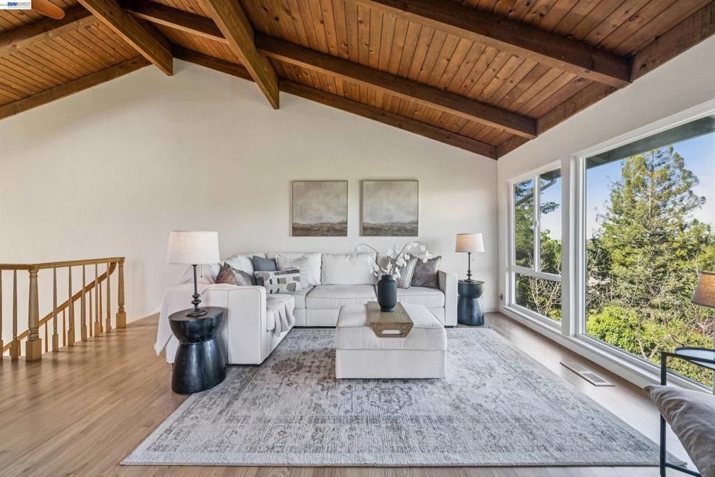 471 Ridgeview Dr, Pleasant Hill, CA 94523 Main Photo