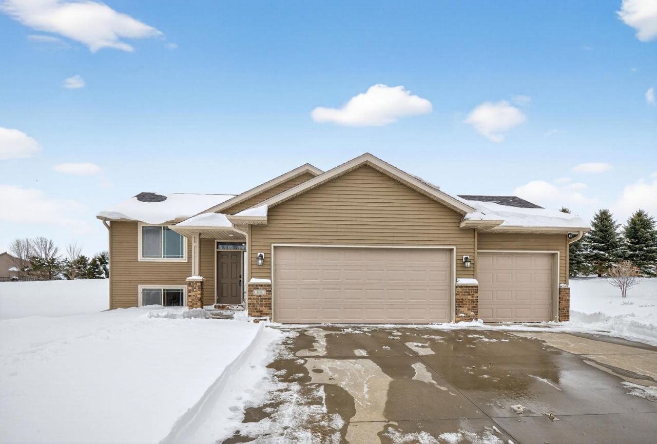 831 20th Avenue Se, Pine Island, MN 55963 Main Photo