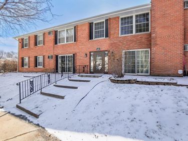 810 Old Settlers Trail, Unit 3, Hopkins, MN 55343