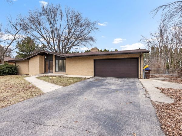 1303 Campus Hills Boulevard , Rockford, IL 61103