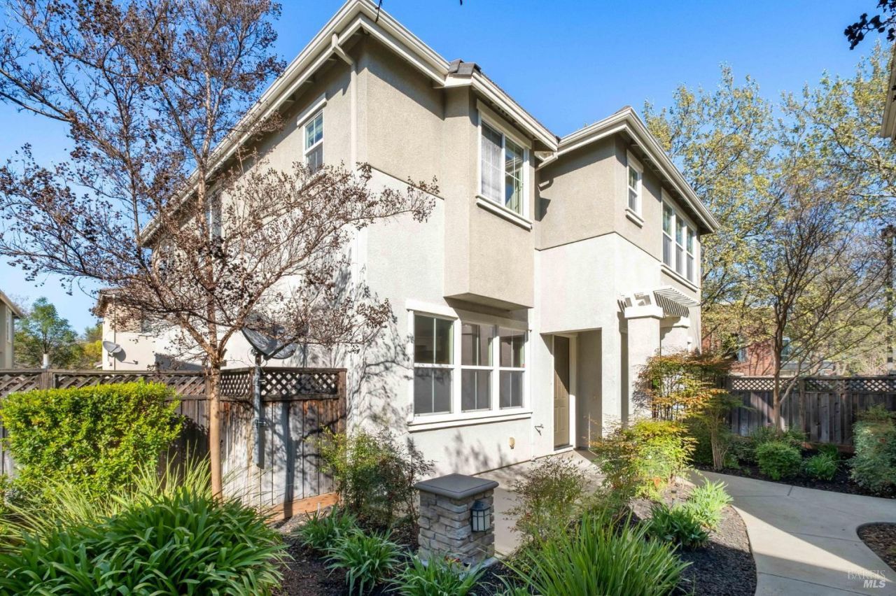 212 Coulter Way, Vacaville, CA 95687 Main Photo