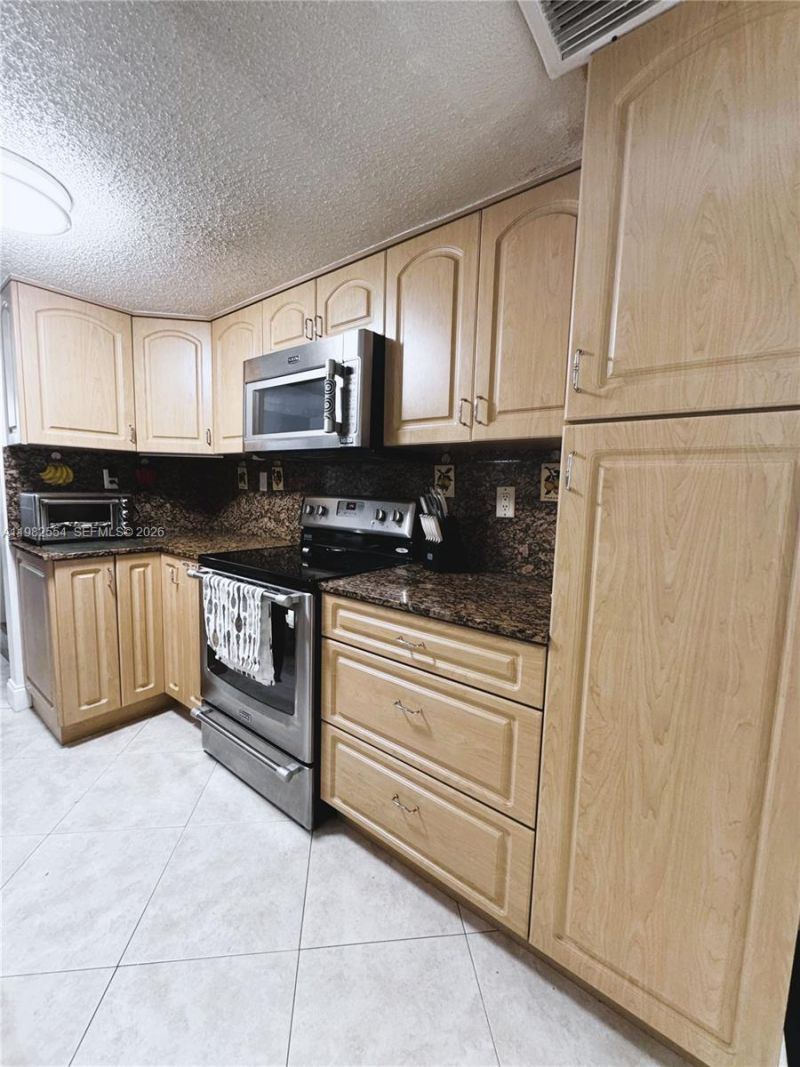 1143 NW 123rd Ct , Unit 607, Miami, FL 33182 Photo