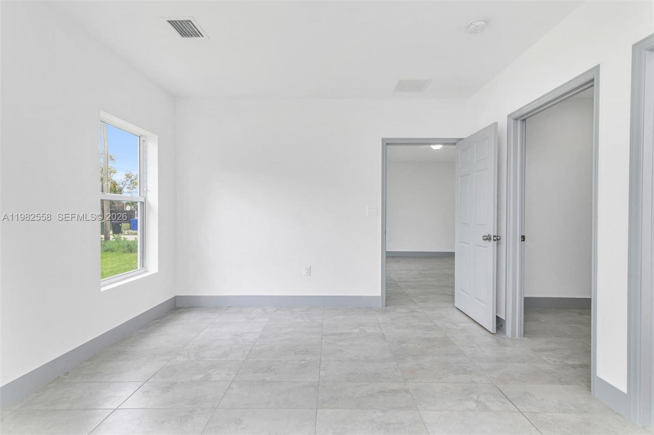 2360 NW 14th St , Fort Lauderdale, FL 33311 Photo