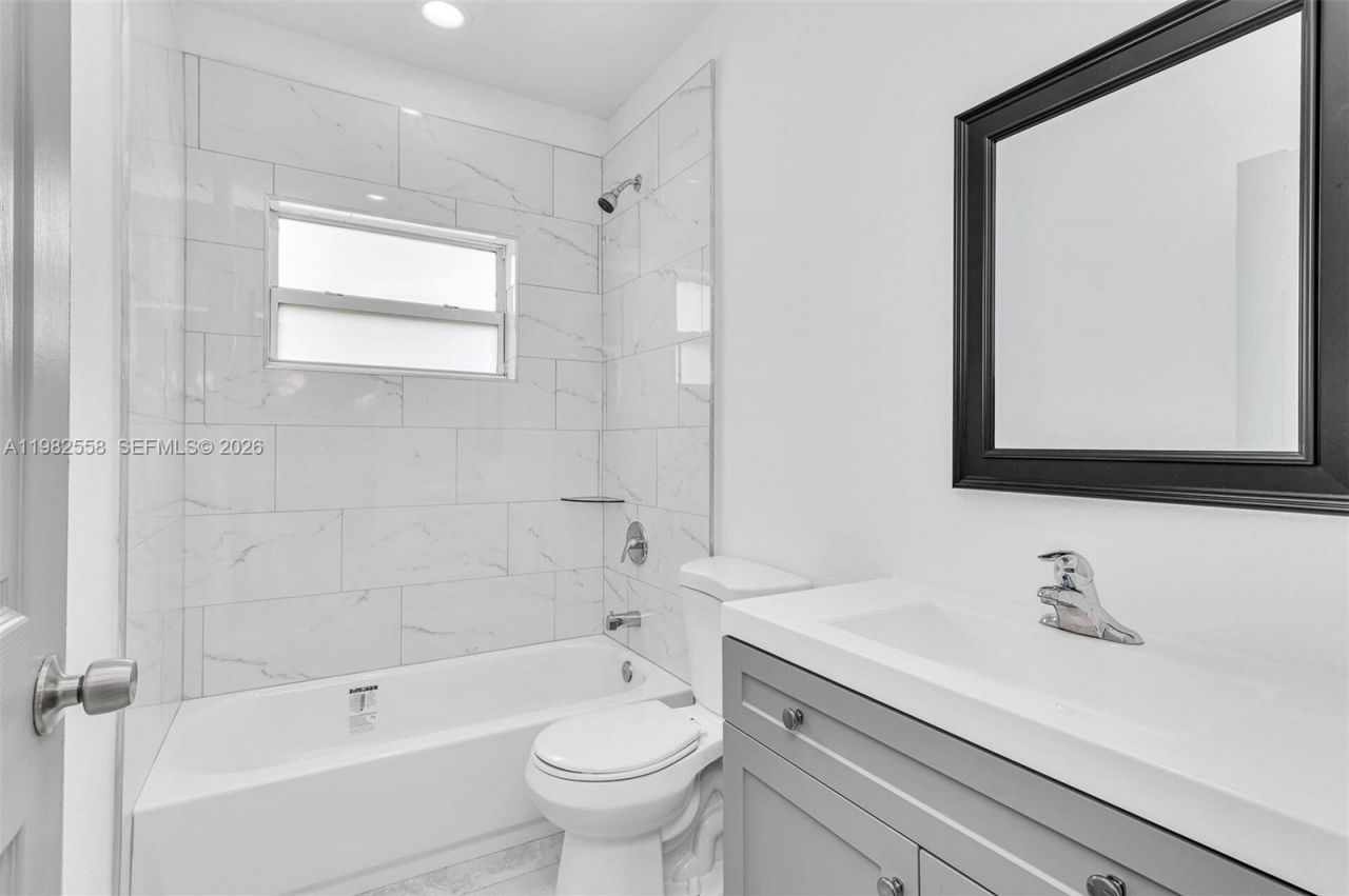 2360 NW 14th St , Fort Lauderdale, FL 33311 Photo