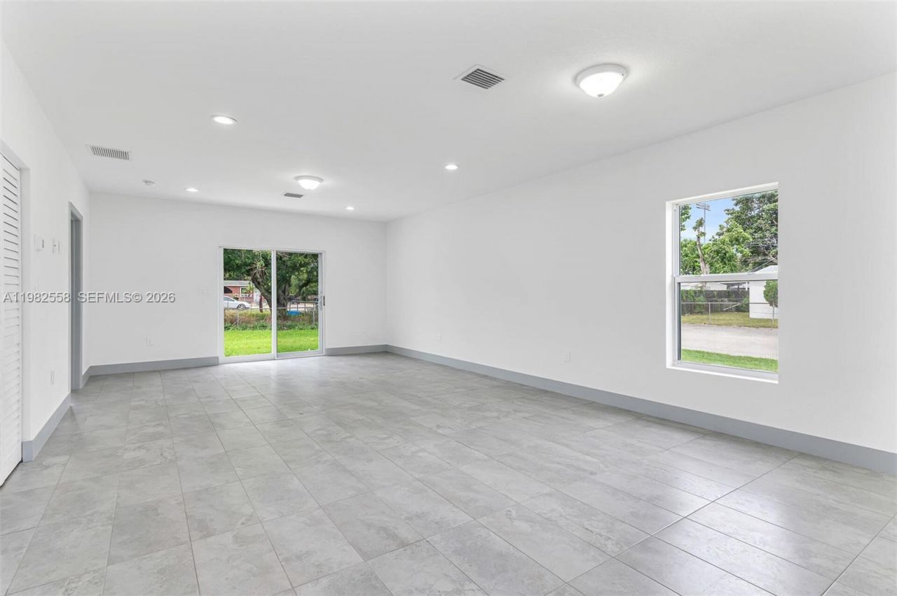 2360 NW 14th St , Fort Lauderdale, FL 33311 Photo