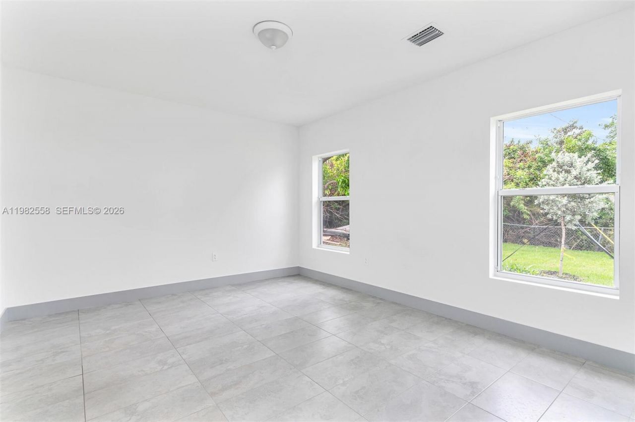 2360 NW 14th St , Fort Lauderdale, FL 33311 Photo