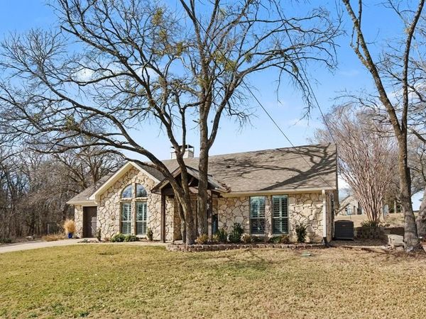 445 Crescent Drive , Pottsboro, TX 75076