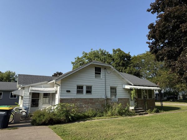 404 JEFFERSON ST, Wapello, IA 52653