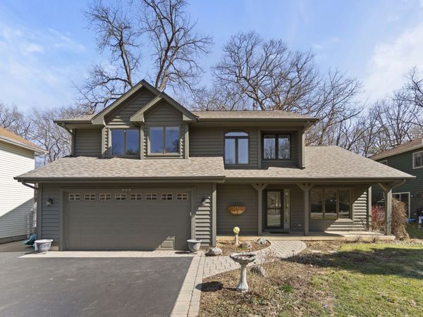 203 Valley Drive , Oakwood Hills, IL 60013