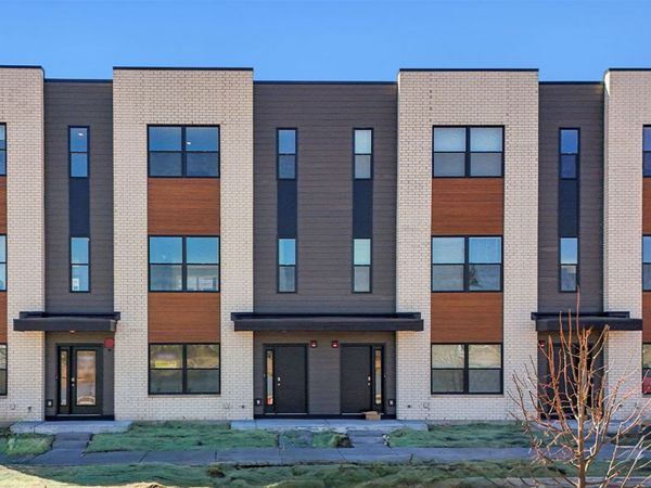 2225 Waters Edge Drive, Schaumburg, IL 60173