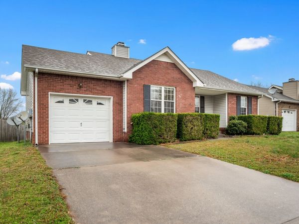 221 Grassmire Dr , Clarksville, TN 37042
