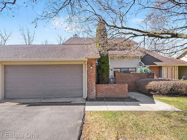 5505 Walnut Circle W, West Bloomfield Twp, MI 48322
