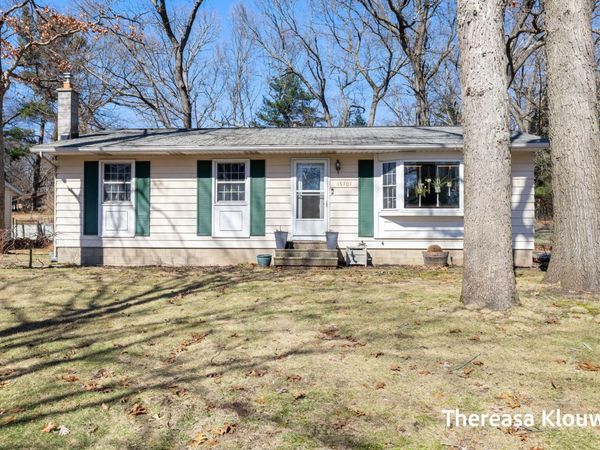 15701 Charles Court, Grand Haven, MI 49417