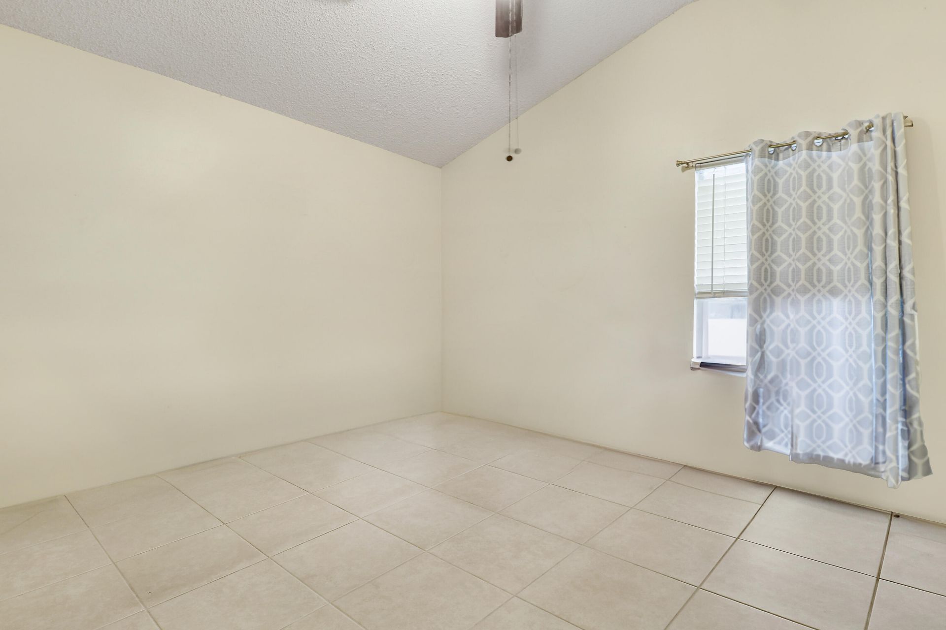 533 NW Avon Avenue, Port Saint Lucie, FL 34983 Photo