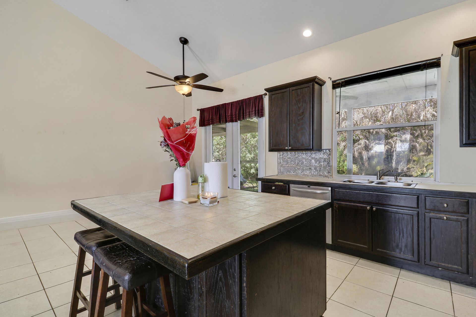 533 NW Avon Avenue, Port Saint Lucie, FL 34983 Photo