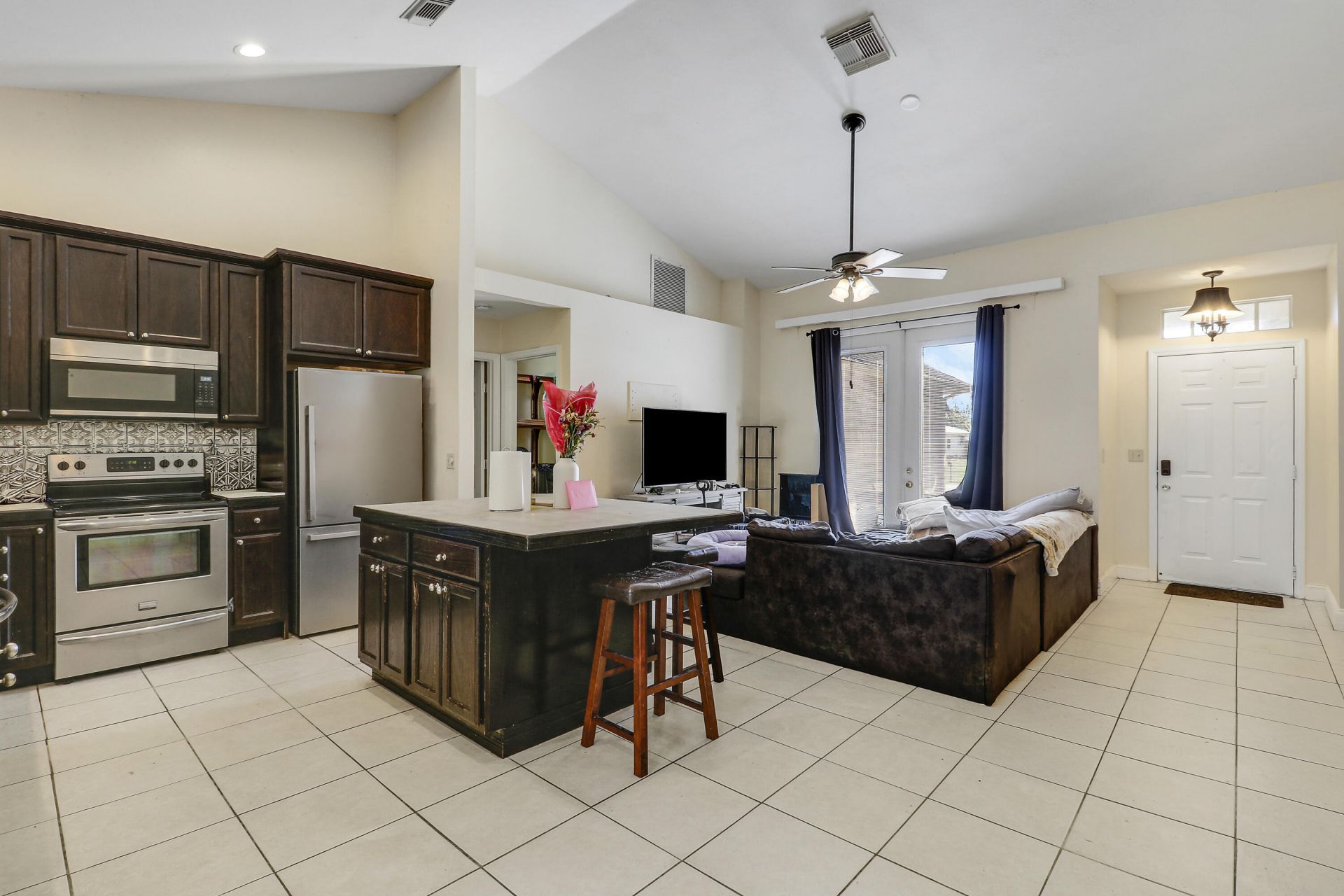 533 NW Avon Avenue, Port Saint Lucie, FL 34983 Photo