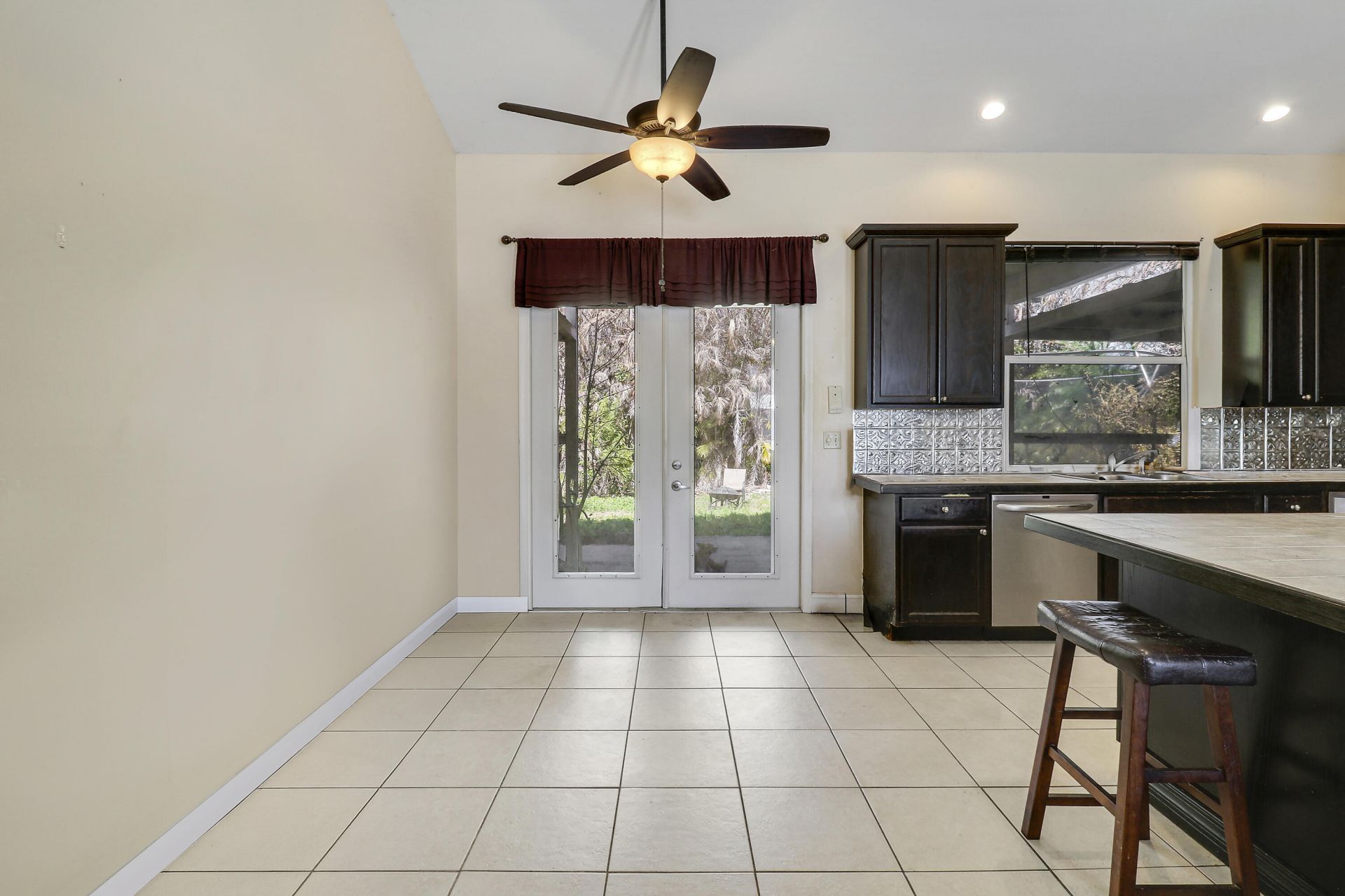 533 NW Avon Avenue, Port Saint Lucie, FL 34983 Photo