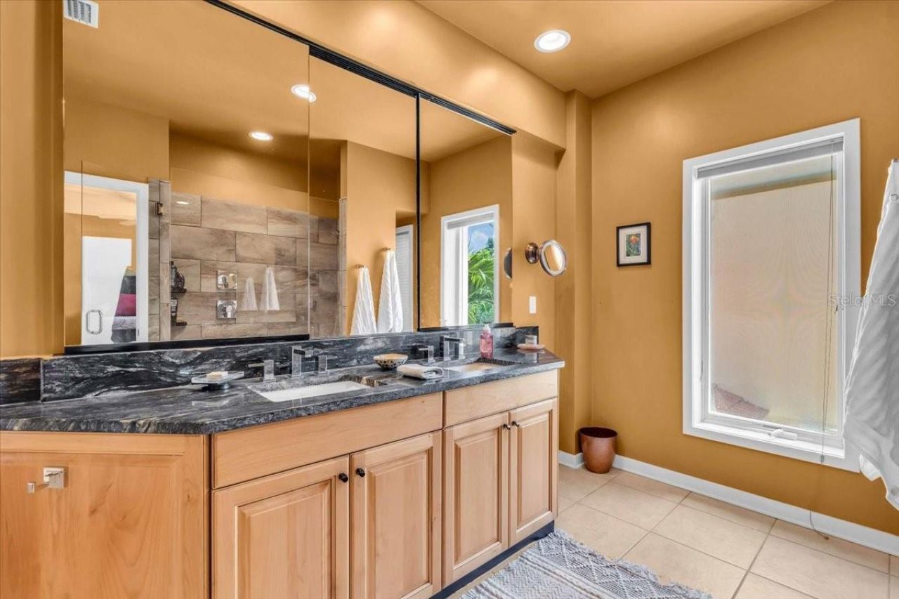 1685 Laurel Street, Unit 4, Sarasota, FL 34236 Photo