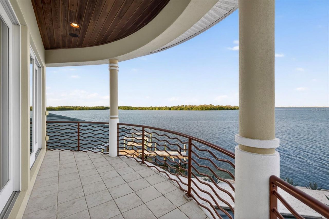 2279 Mermaid Point Ne, Saint Petersburg, FL 33703 Photo