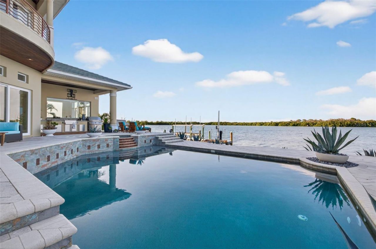 2279 Mermaid Point Ne, Saint Petersburg, FL 33703 Photo