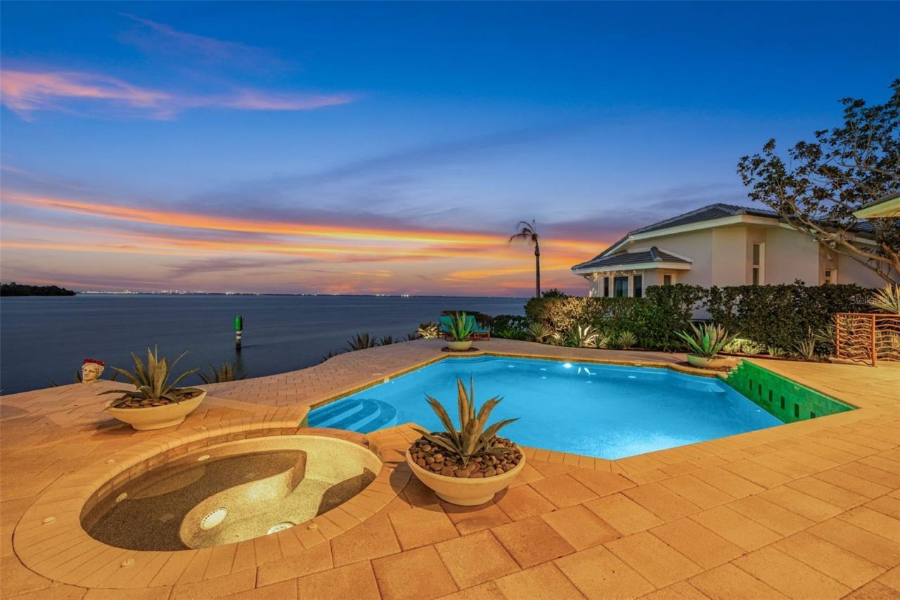 2279 Mermaid Point Ne, Saint Petersburg, FL 33703 Photo