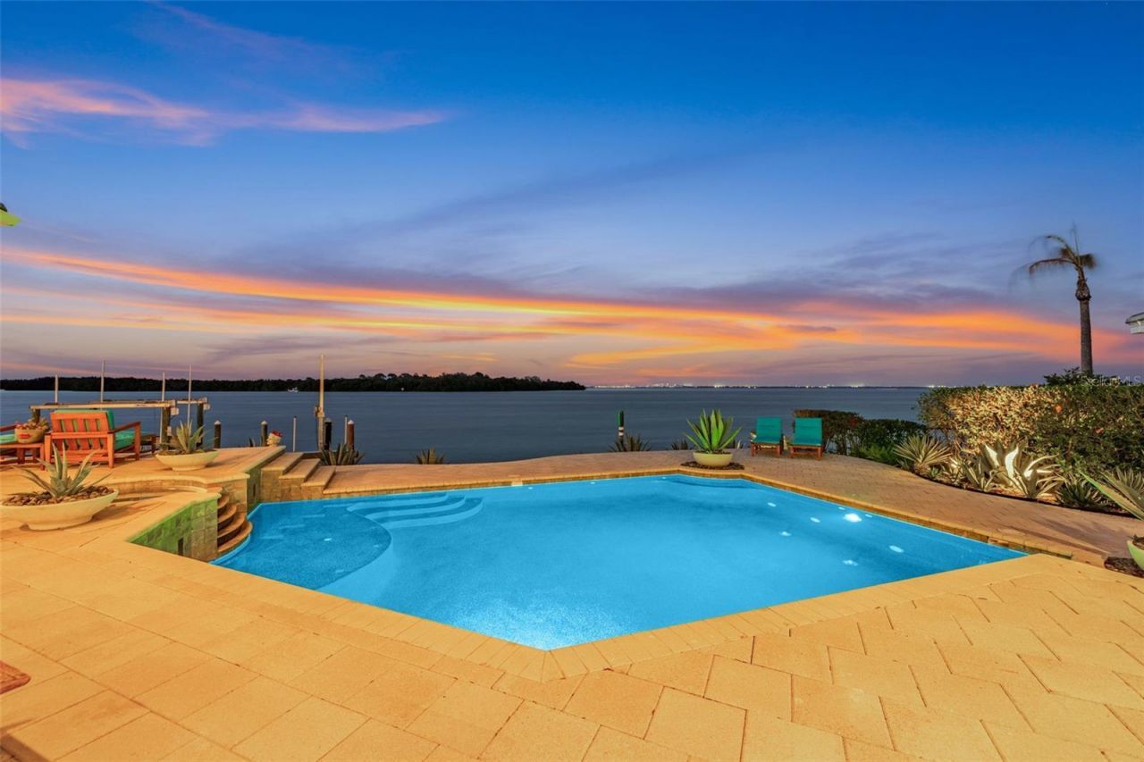 2279 Mermaid Point Ne, Saint Petersburg, FL 33703 Photo