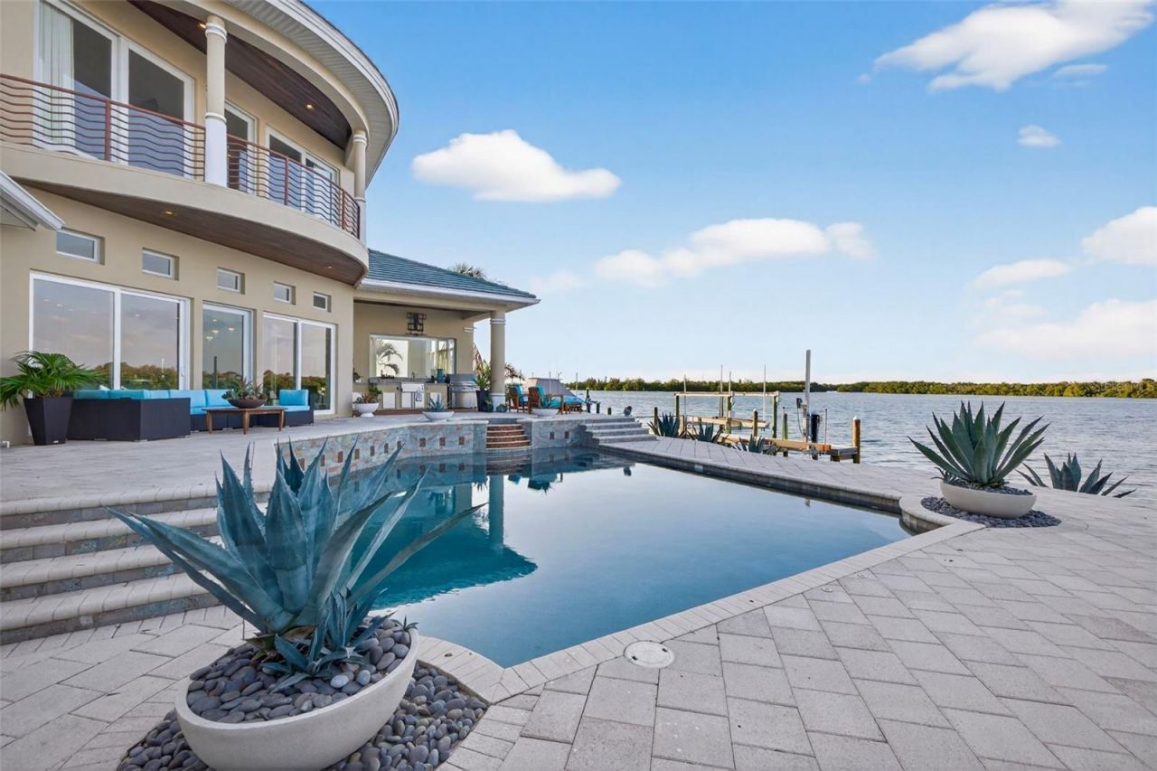 2279 Mermaid Point Ne, Saint Petersburg, FL 33703 Photo