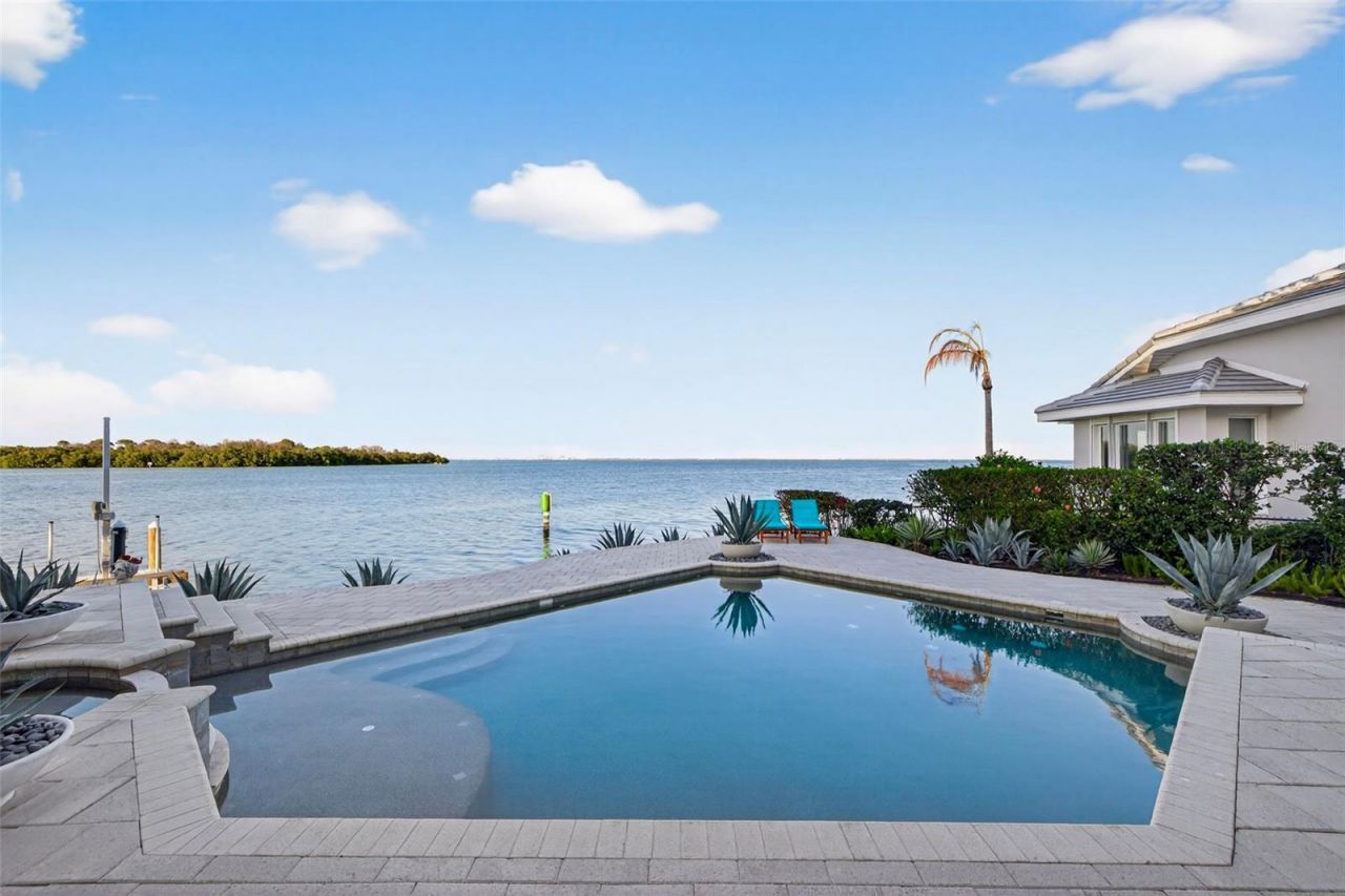 2279 Mermaid Point Ne, Saint Petersburg, FL 33703 Photo