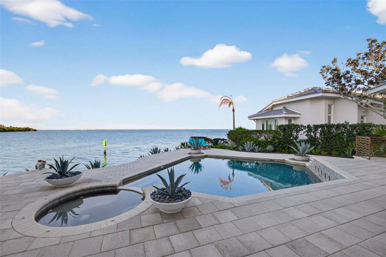 2279 Mermaid Point Ne, Saint Petersburg, FL 33703 Photo