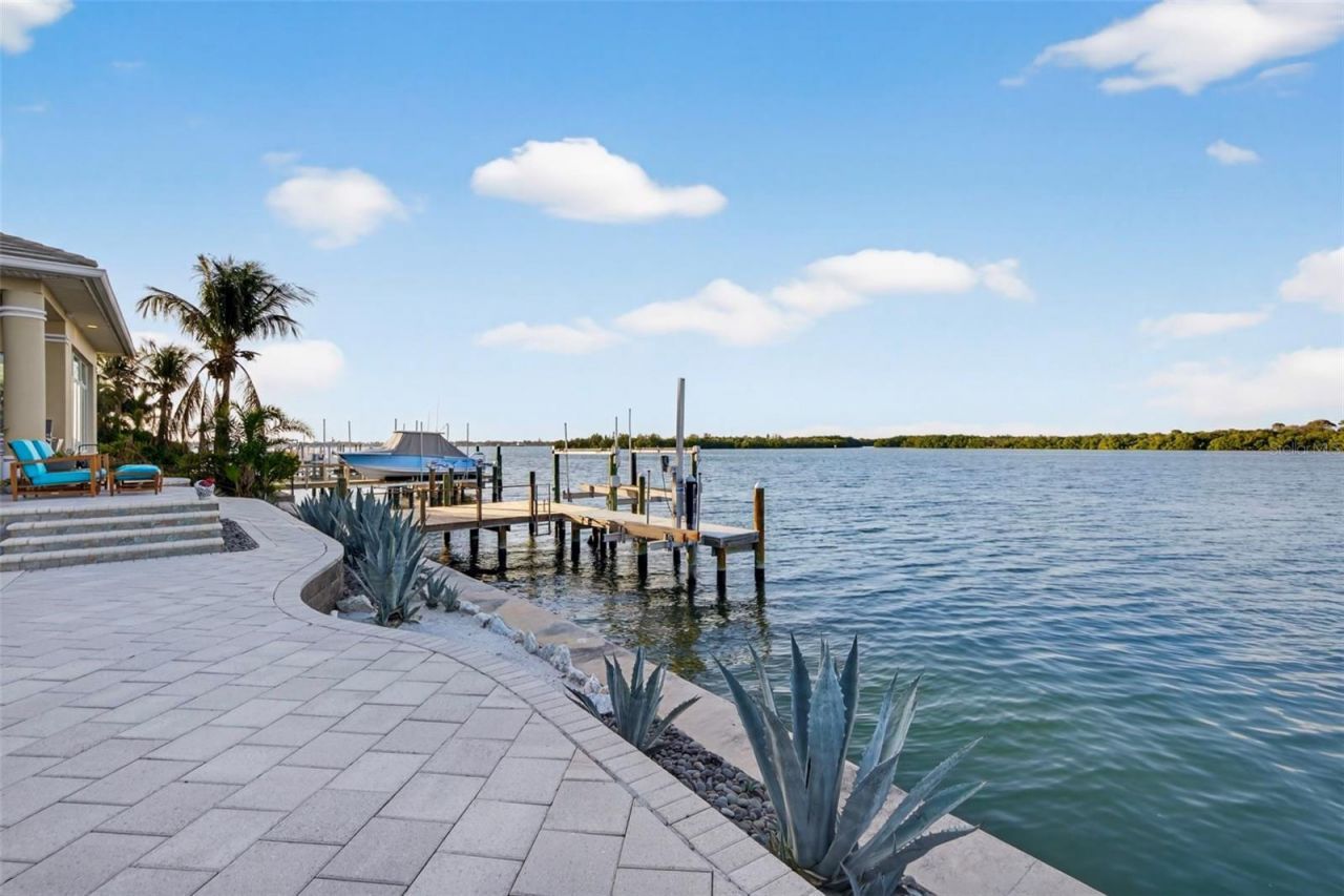 2279 Mermaid Point Ne, Saint Petersburg, FL 33703 Photo