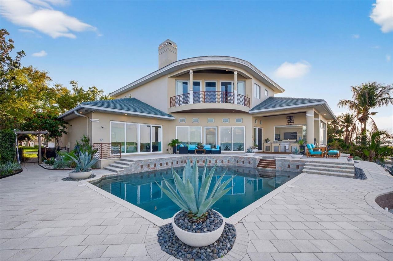 2279 Mermaid Point Ne, Saint Petersburg, FL 33703 Photo