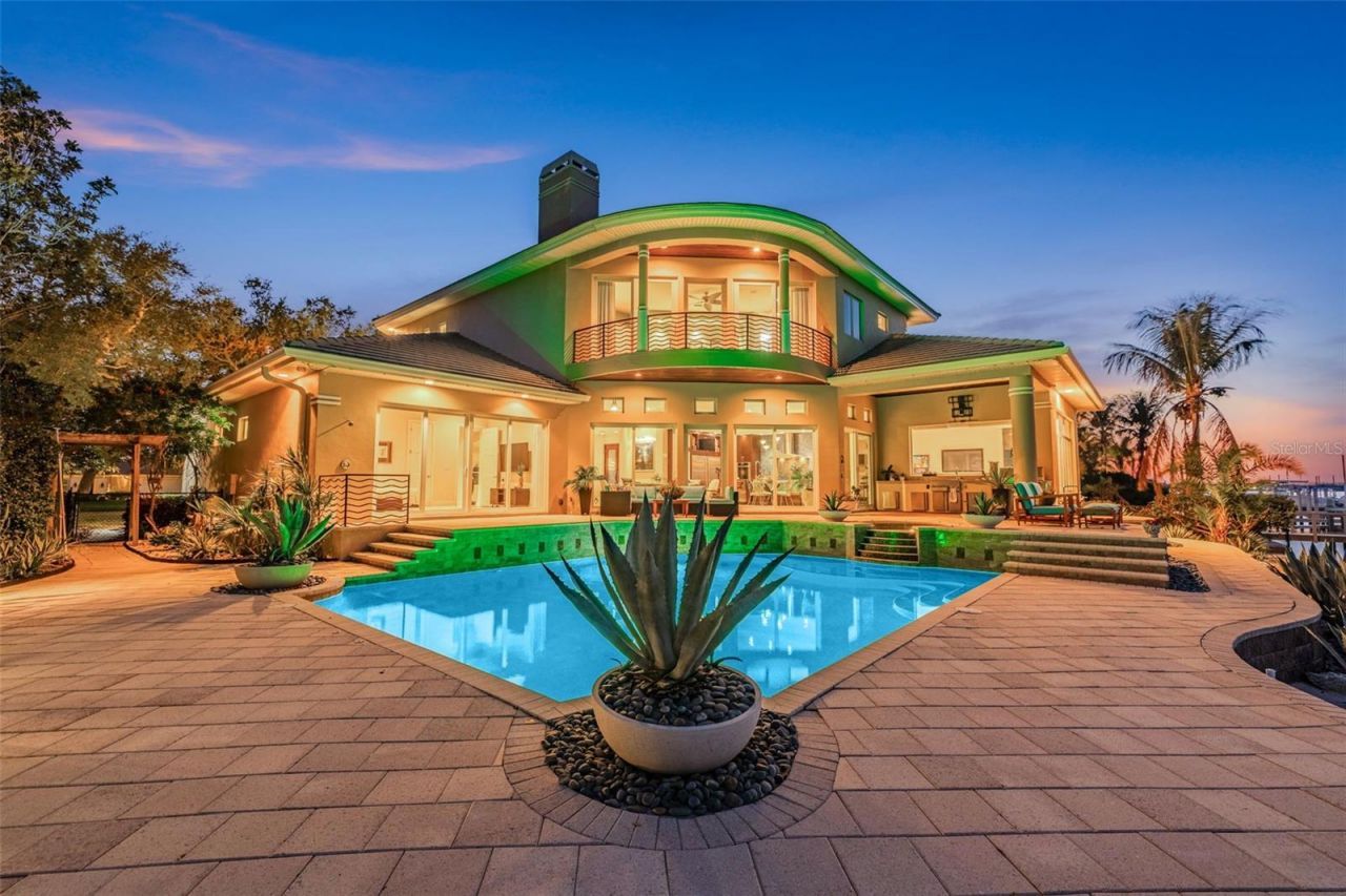 2279 Mermaid Point Ne, Saint Petersburg, FL 33703 Photo