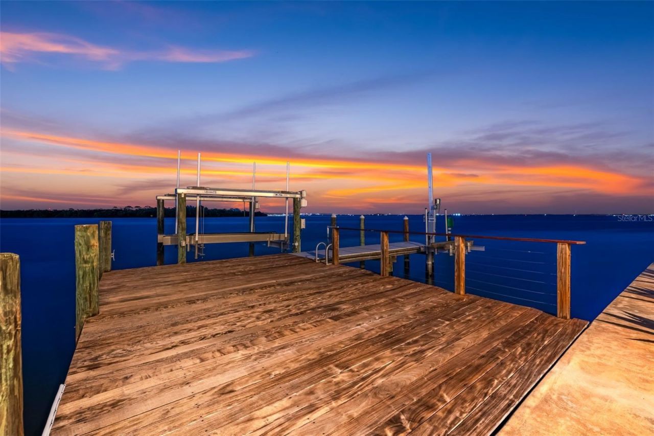 2279 Mermaid Point Ne, Saint Petersburg, FL 33703 Photo