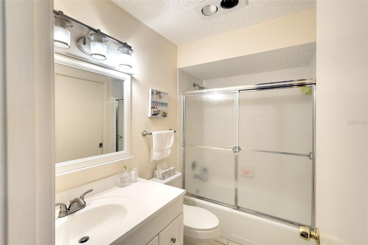 6004 Vivienda Drive , Unit 8, Bradenton, FL 34207 Photo
