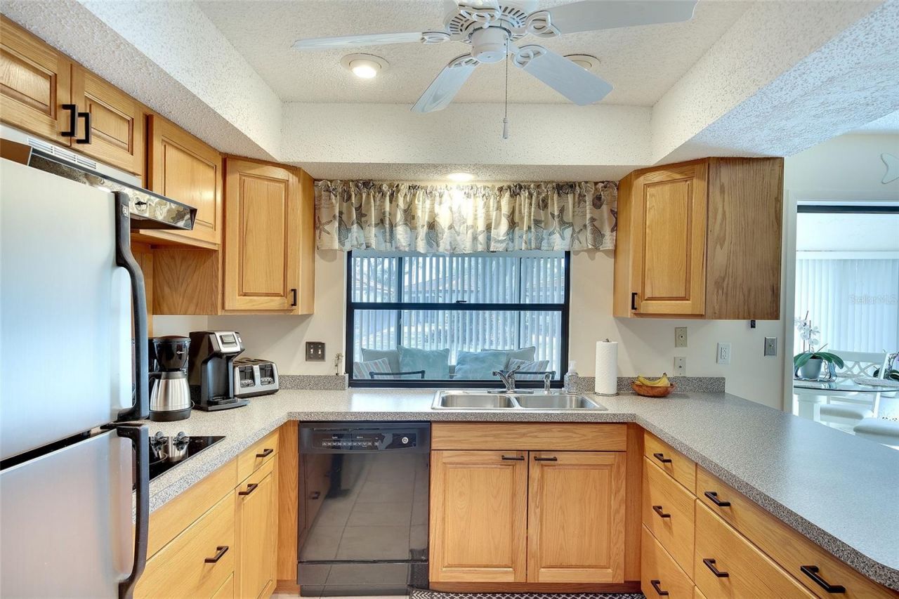 6004 Vivienda Drive , Unit 8, Bradenton, FL 34207 Photo