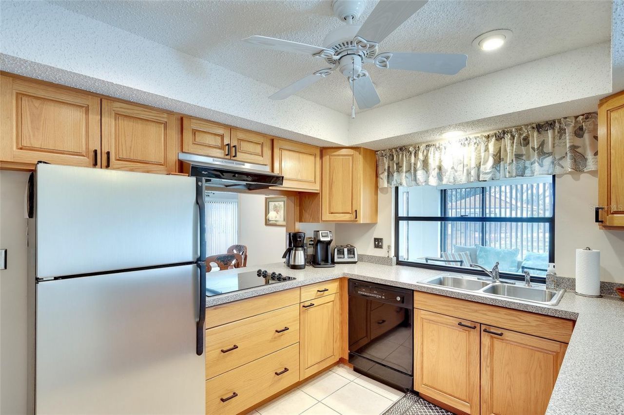 6004 Vivienda Drive , Unit 8, Bradenton, FL 34207 Photo